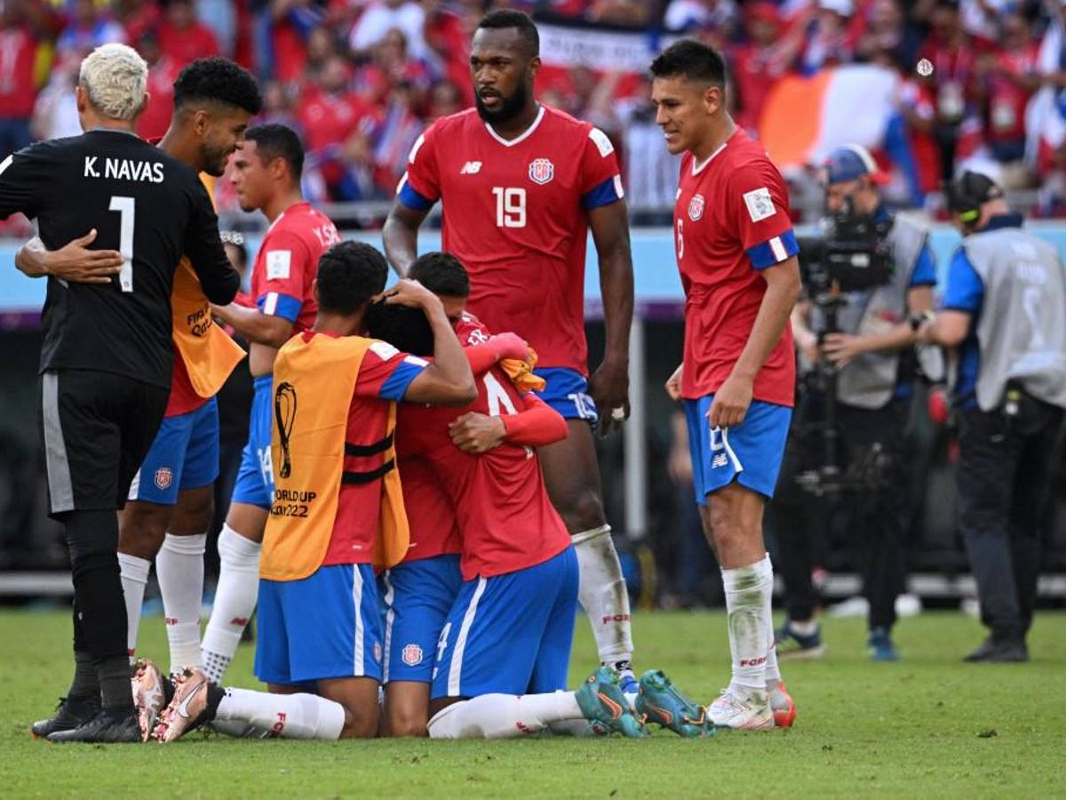 El golazo de Fuller, así festejaron los jugadores de Costa Rica tras vencer a Japón en el Mundial y los asiáticos hundidos