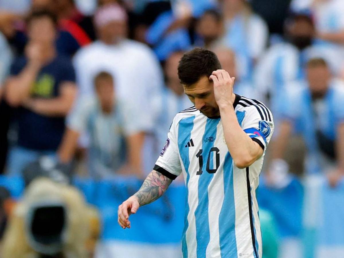 Argentina quedó tendida: los gestos de Messi tras sufrir inesperada derrota ante Arabia Saudita en el Mundial de Qatar