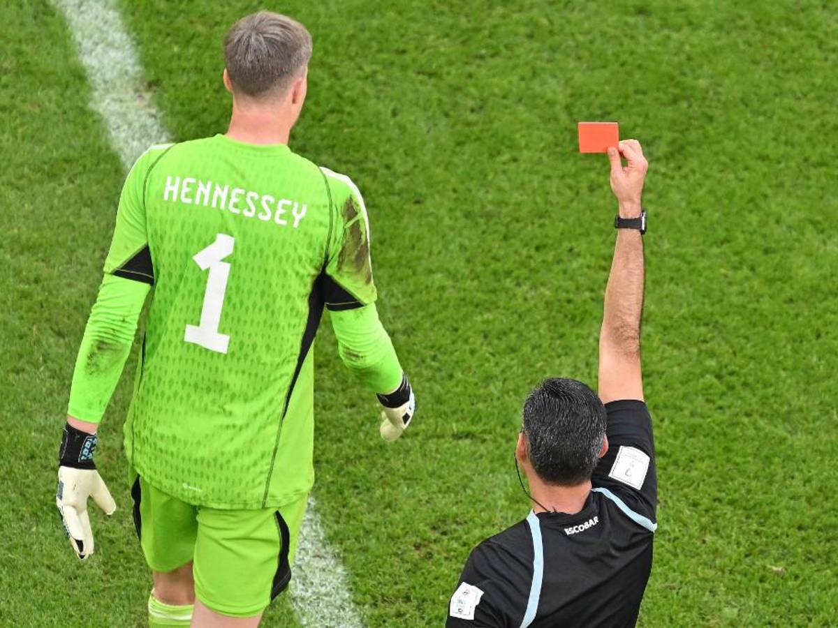 Rodillazo a la cara: así fue la primera expulsión del Mundial, la frustración de Bale y la locura de Irán tras derrotar a Gales