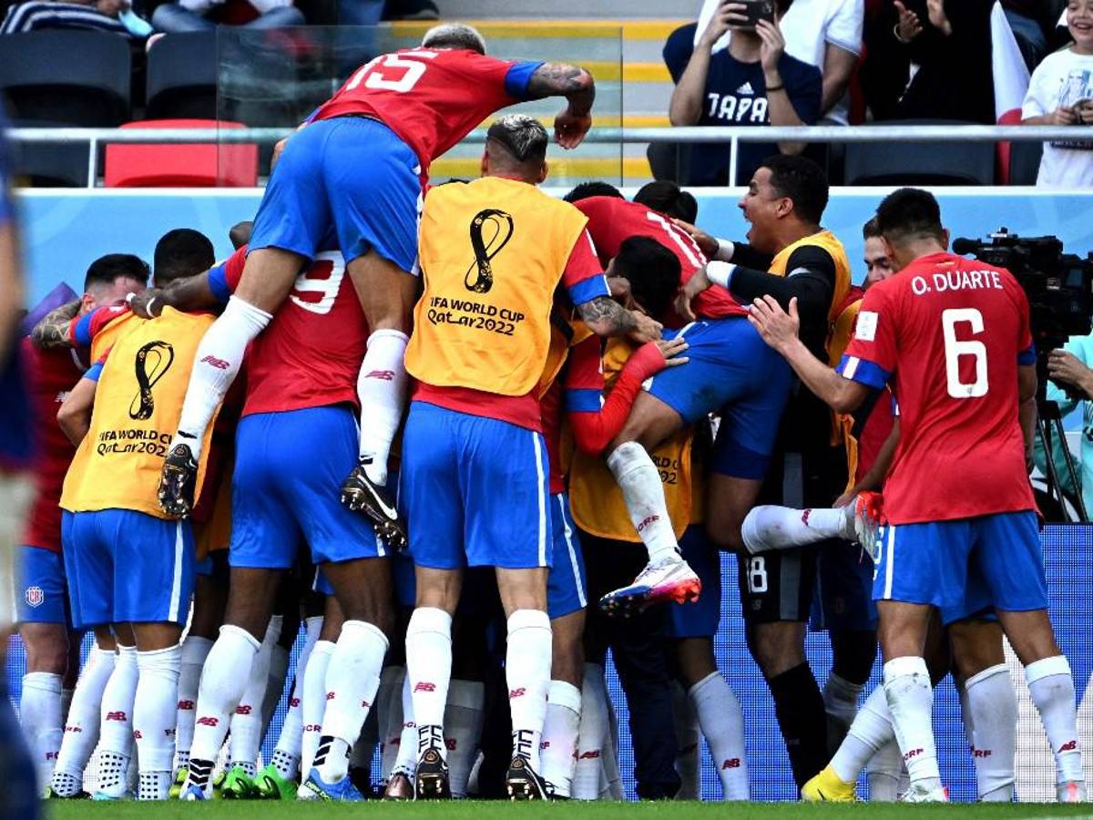 El golazo de Fuller, así festejaron los jugadores de Costa Rica tras vencer a Japón en el Mundial y los asiáticos hundidos