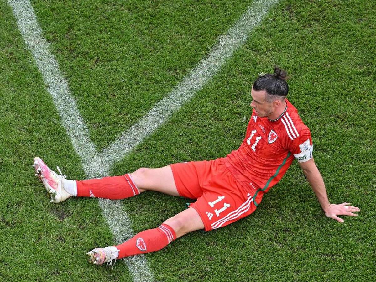 Rodillazo a la cara: así fue la primera expulsión del Mundial, la frustración de Bale y la locura de Irán tras derrotar a Gales