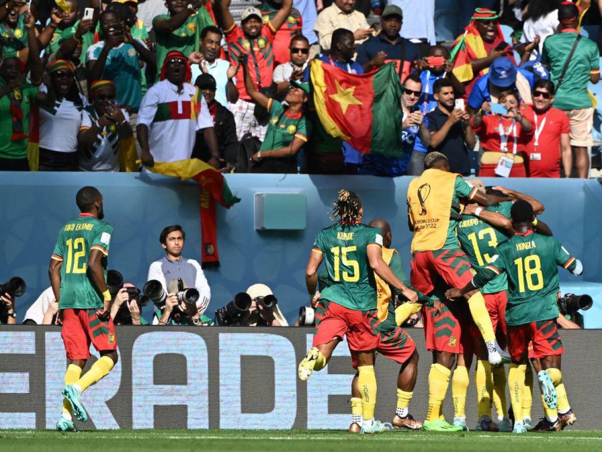 NO SE VIO EN TV: La celebración de Choupo-Moting, André Onana no convocado y enojo de lo serbios en el empate ante Camerún