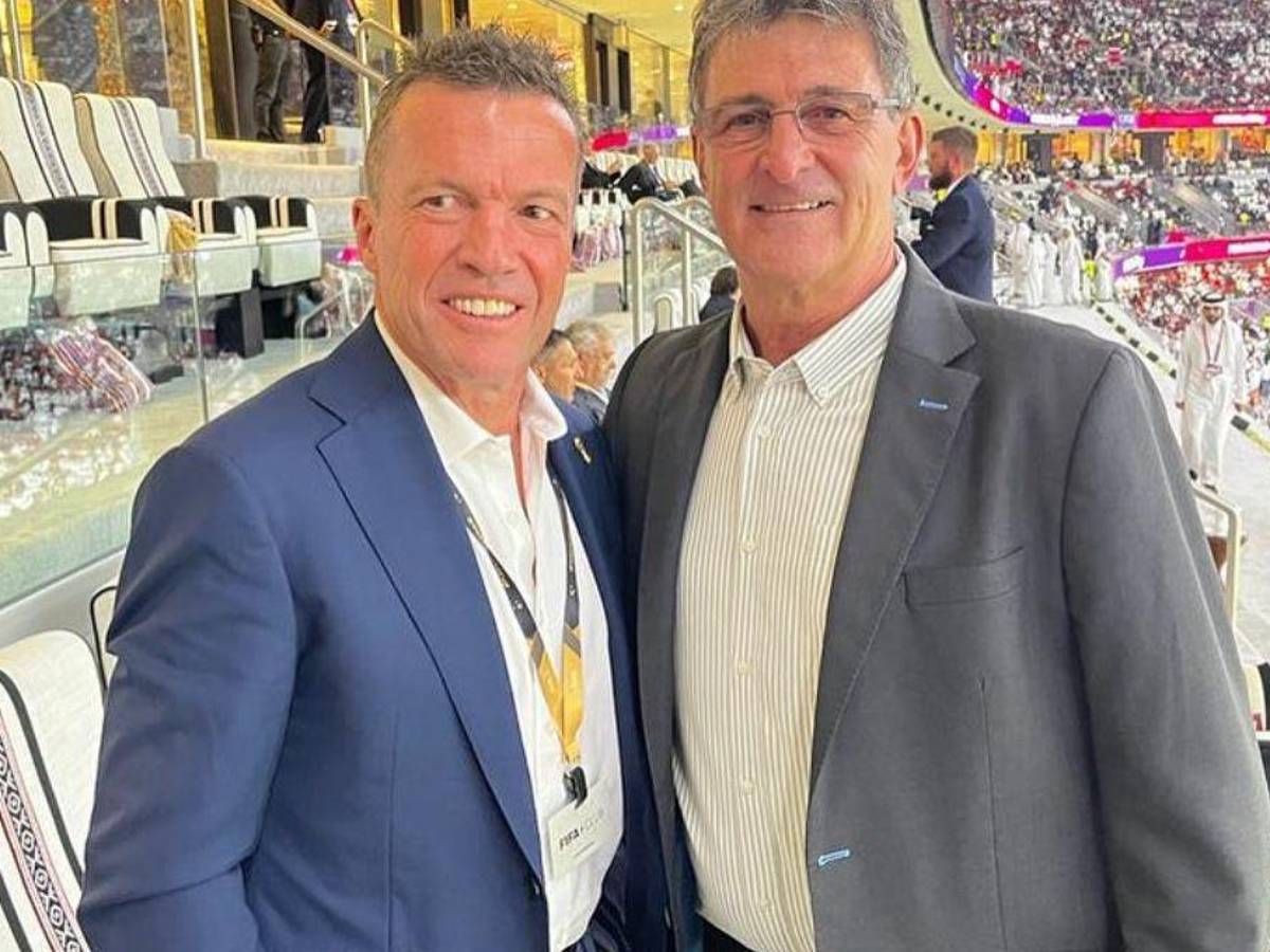 ¡Estrellas del fútbol! Kempes, Casillas y otros campeones del mundo asistieron al Fan Festival y al partido Qatar-Ecuador