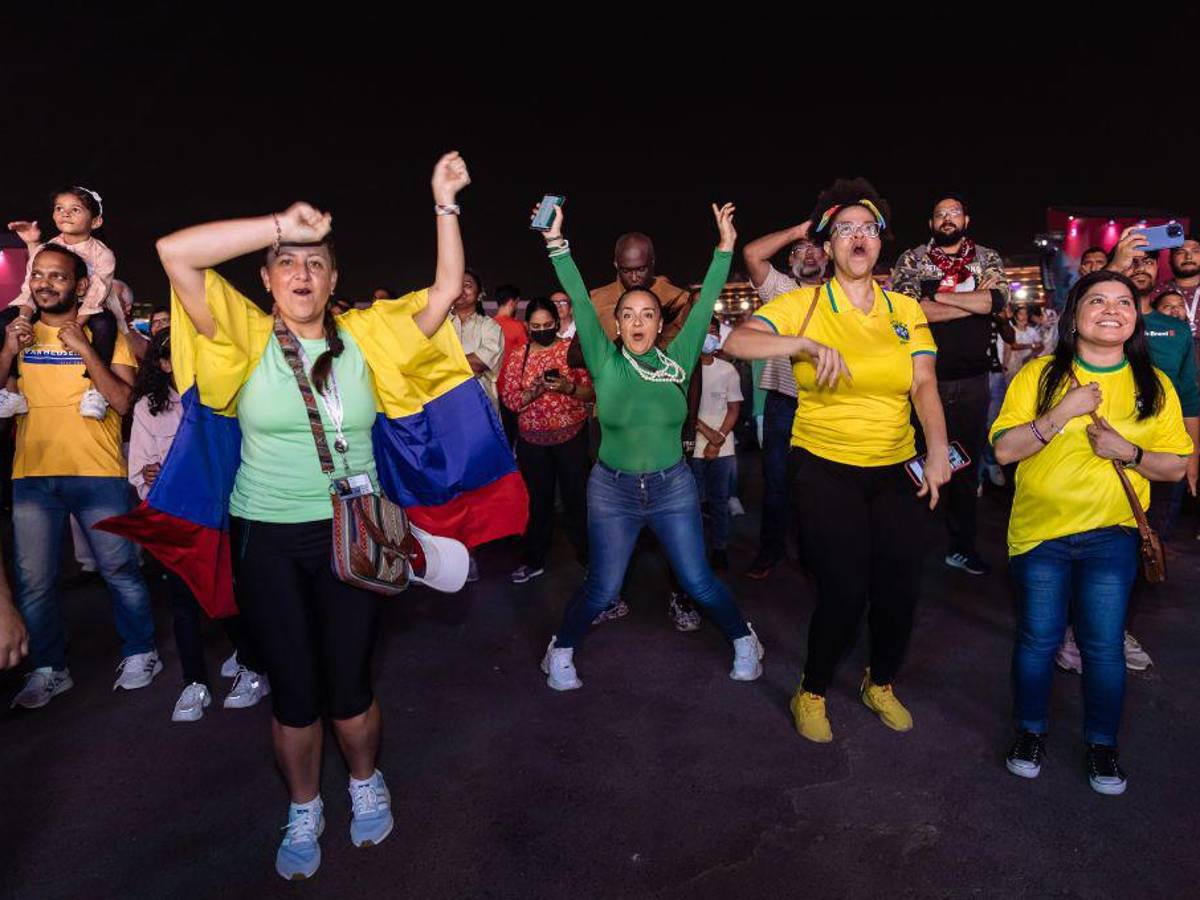 ¡Estrellas del fútbol! Kempes, Casillas y otros campeones del mundo asistieron al Fan Festival y al partido Qatar-Ecuador