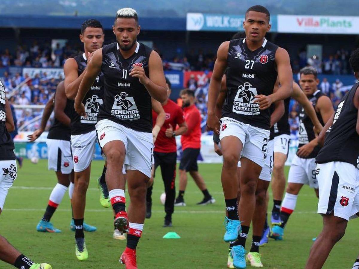 Hondureño Alex López tiene nuevo entrenador en la Liga Alajuelense tras la salida de Fabián Coito