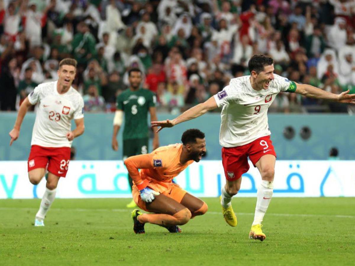 Polonia derrotó a Arabia Saudita con goles de Zielinski y Robert Lewandowski y se mete a la pelea por el grupo C de Qatar 2022