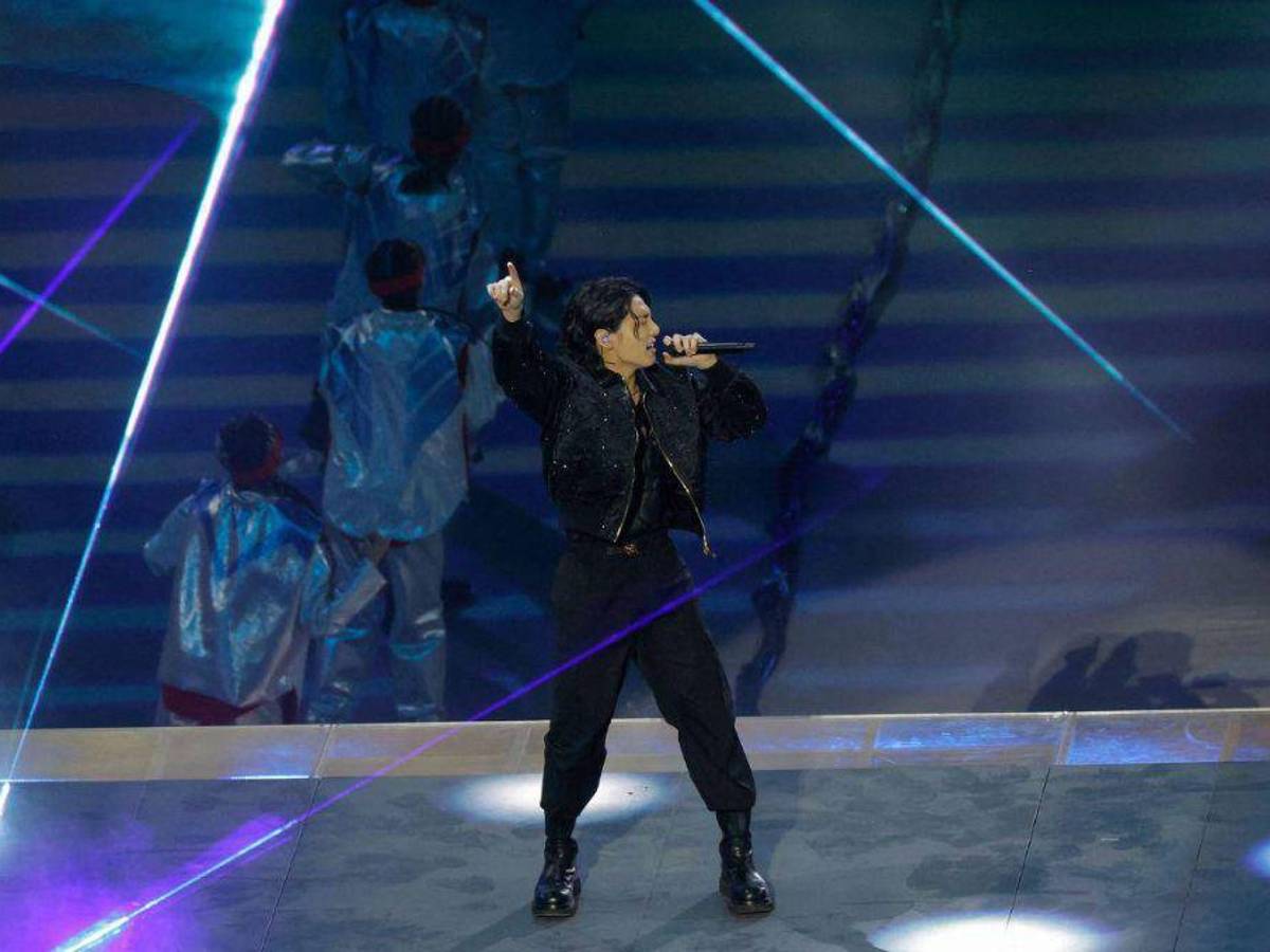 ¡Estrellas del fútbol! Kempes, Casillas y otros campeones del mundo asistieron al Fan Festival y al partido Qatar-Ecuador