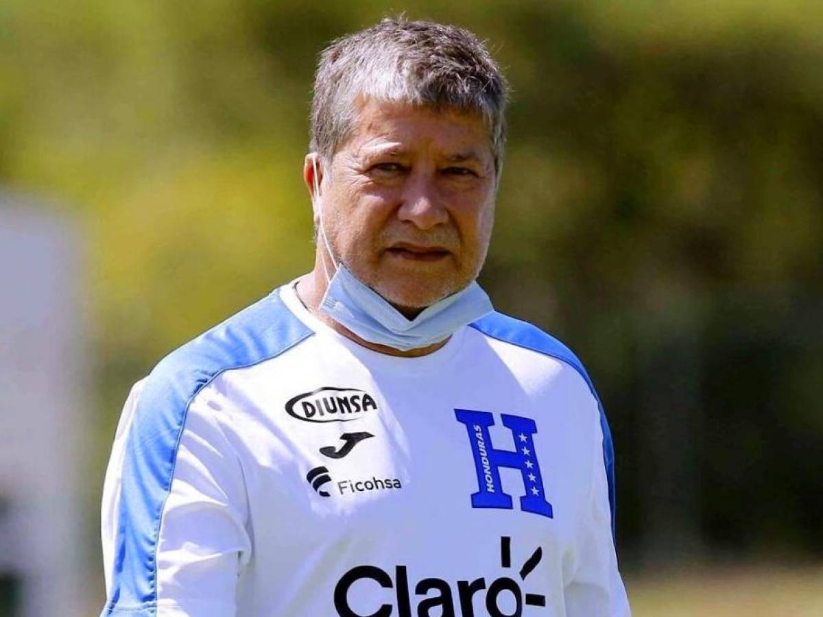 ‘Bolillo’ Gómez reaparece tras fracaso con Honduras y firma contrato con equipo sudamericano