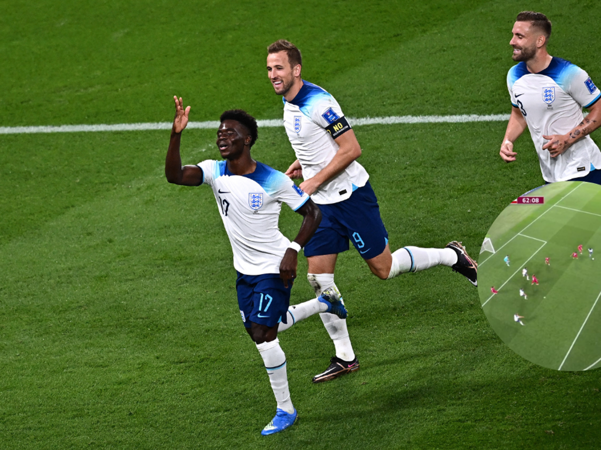 Bukayo Saka anota su doblete y el cuarto para Inglaterra tras jugadón de Raheem Sterling