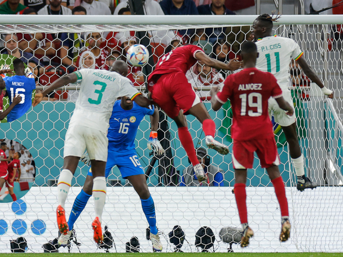 El primero de los anfitriones: el espectacular testazo de Mohammed Muntari para el primer gol de Qatar en su mundial