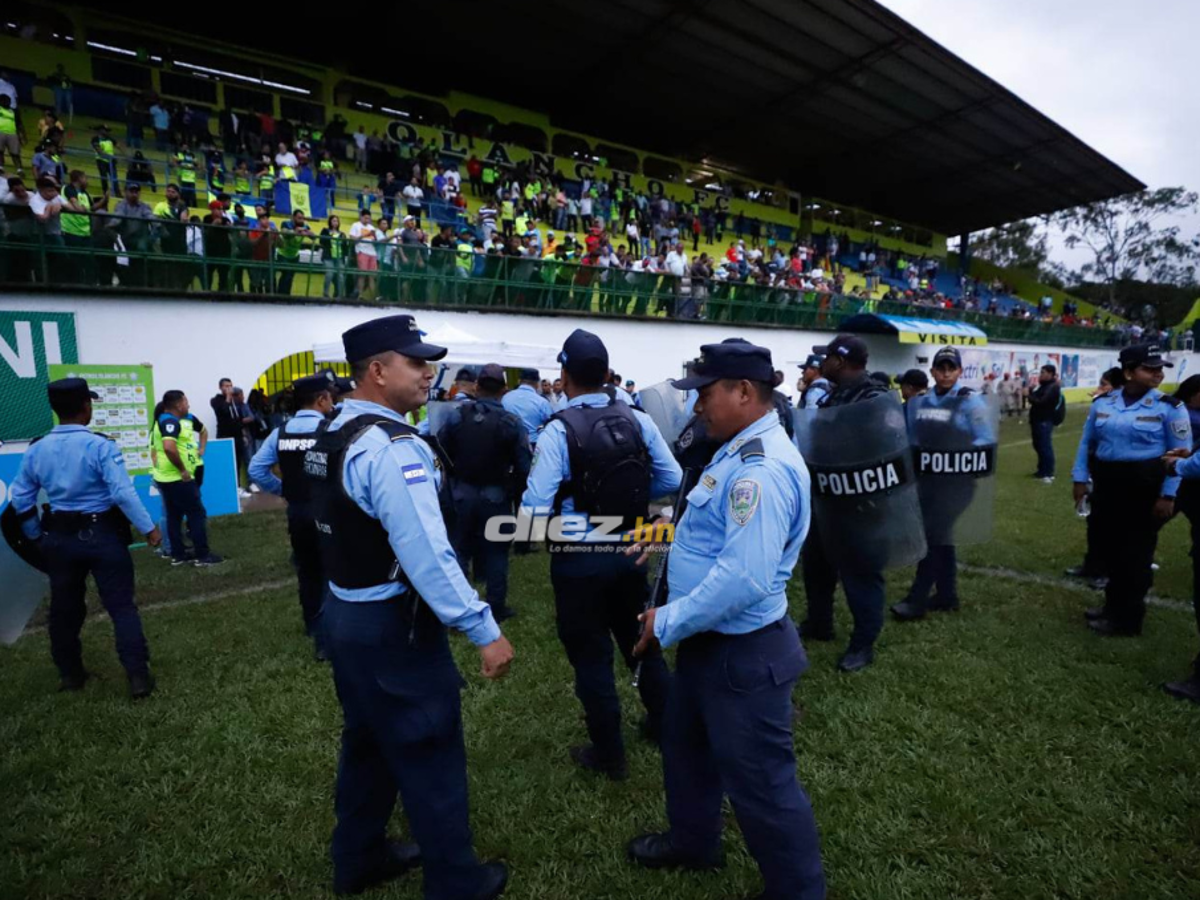 Las fotos que dejó el zafarrancho en el Olancho - Marathón: tendidos en el suelo, golpes en la cara y bruscos agarrones