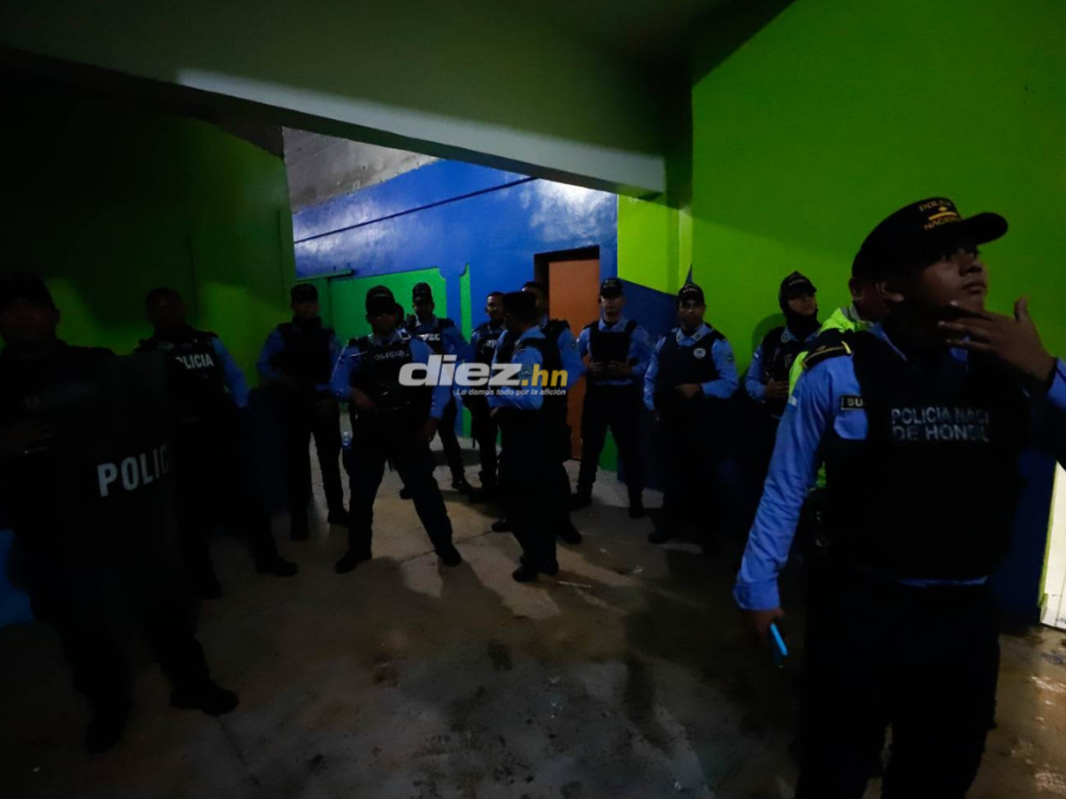 Las fotos que dejó el zafarrancho en el Olancho - Marathón: tendidos en el suelo, golpes en la cara y bruscos agarrones