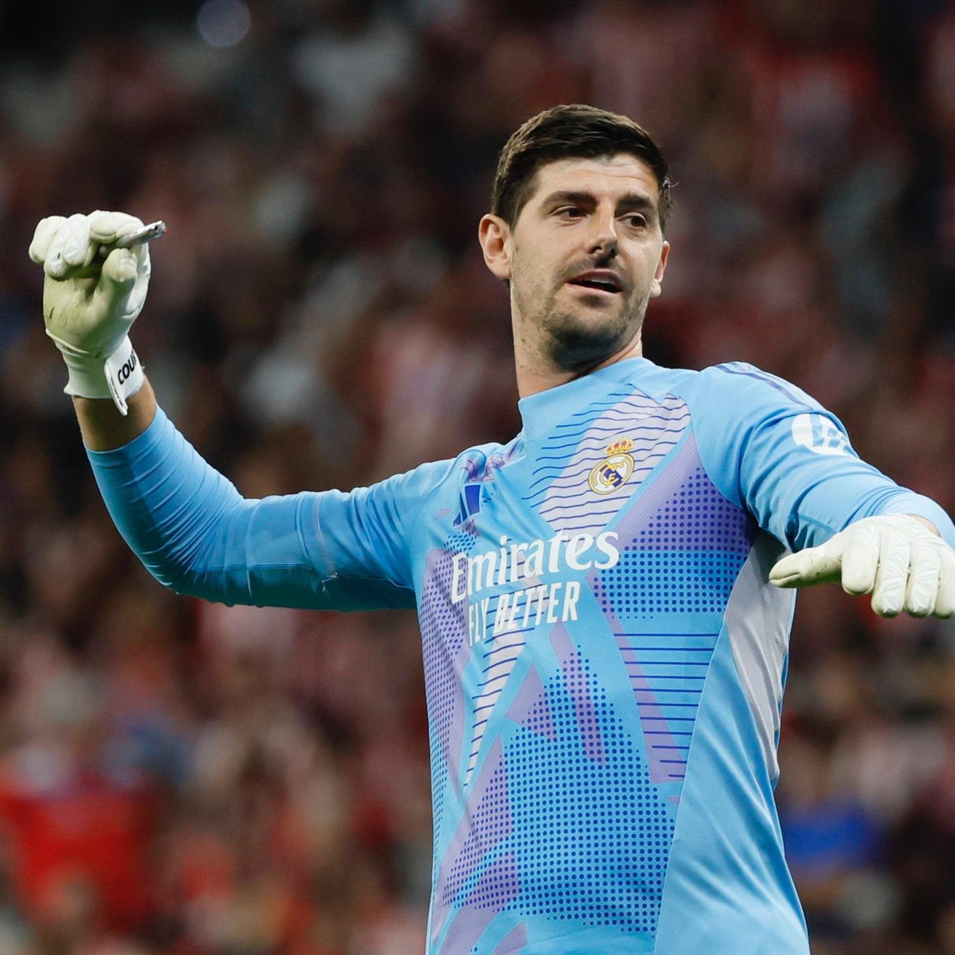 Varios encendedores le tiraron a Thibaut Courtois y el partido se suspendió en el Civitas Metropolitano.