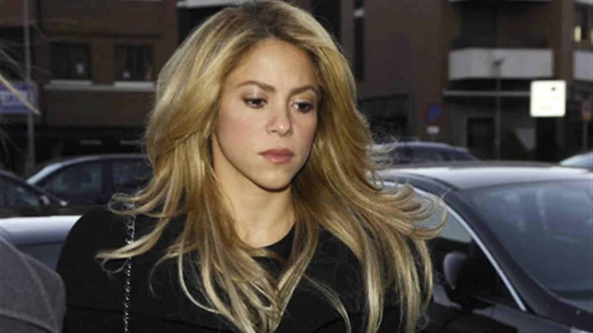 Captan a Shakira ‘‘devastada’’ tras las fotos de Piqué con su supuesta amante y los mensajes de un acosador en su casa