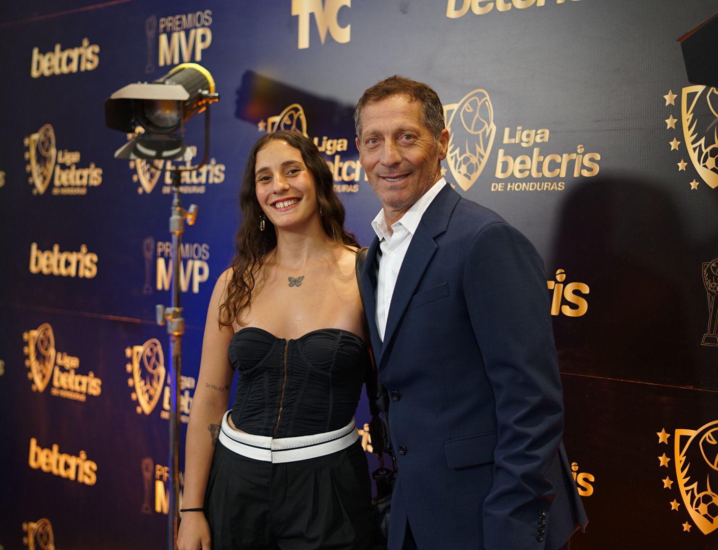 Pedro Troglio llegó acompañado de su hija Iara a la gala. FOTO: Mauricio Atala