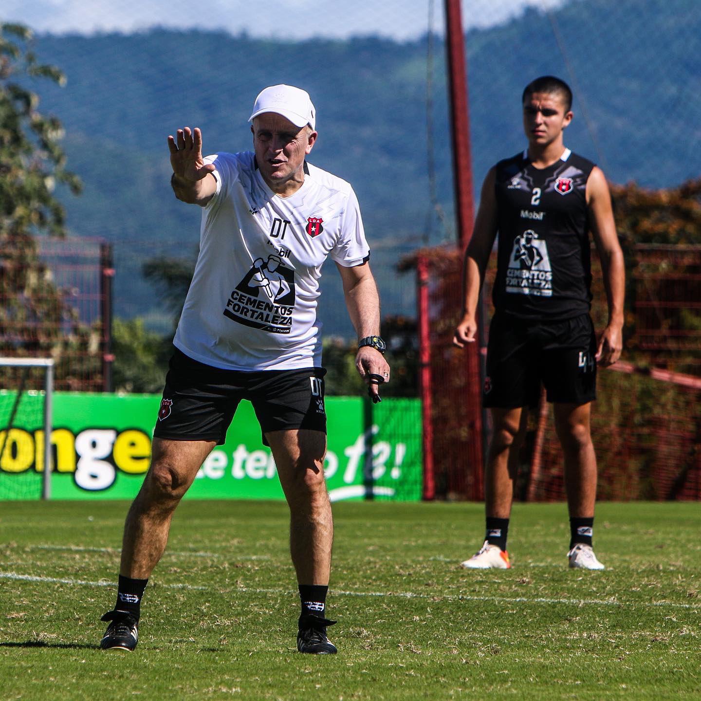 Carlos Pineda se confiesa tras eliminar a Motagua de la Concacaf y lo especial que será enfrentar a Fabián Coito