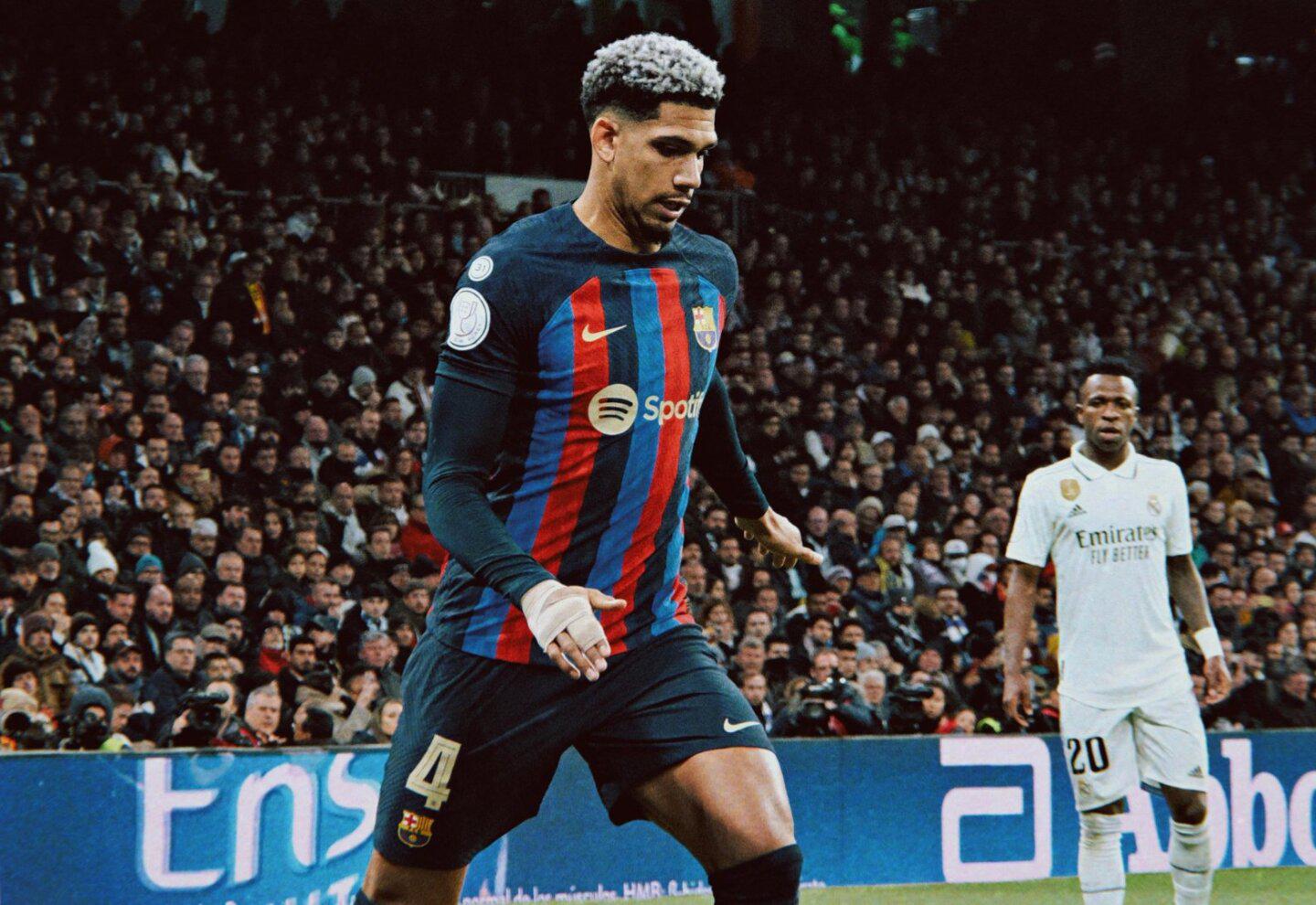 Araujo tiene contrato con el Barcelona hasta 2026 y su valor ronda los 60 millones de euros.