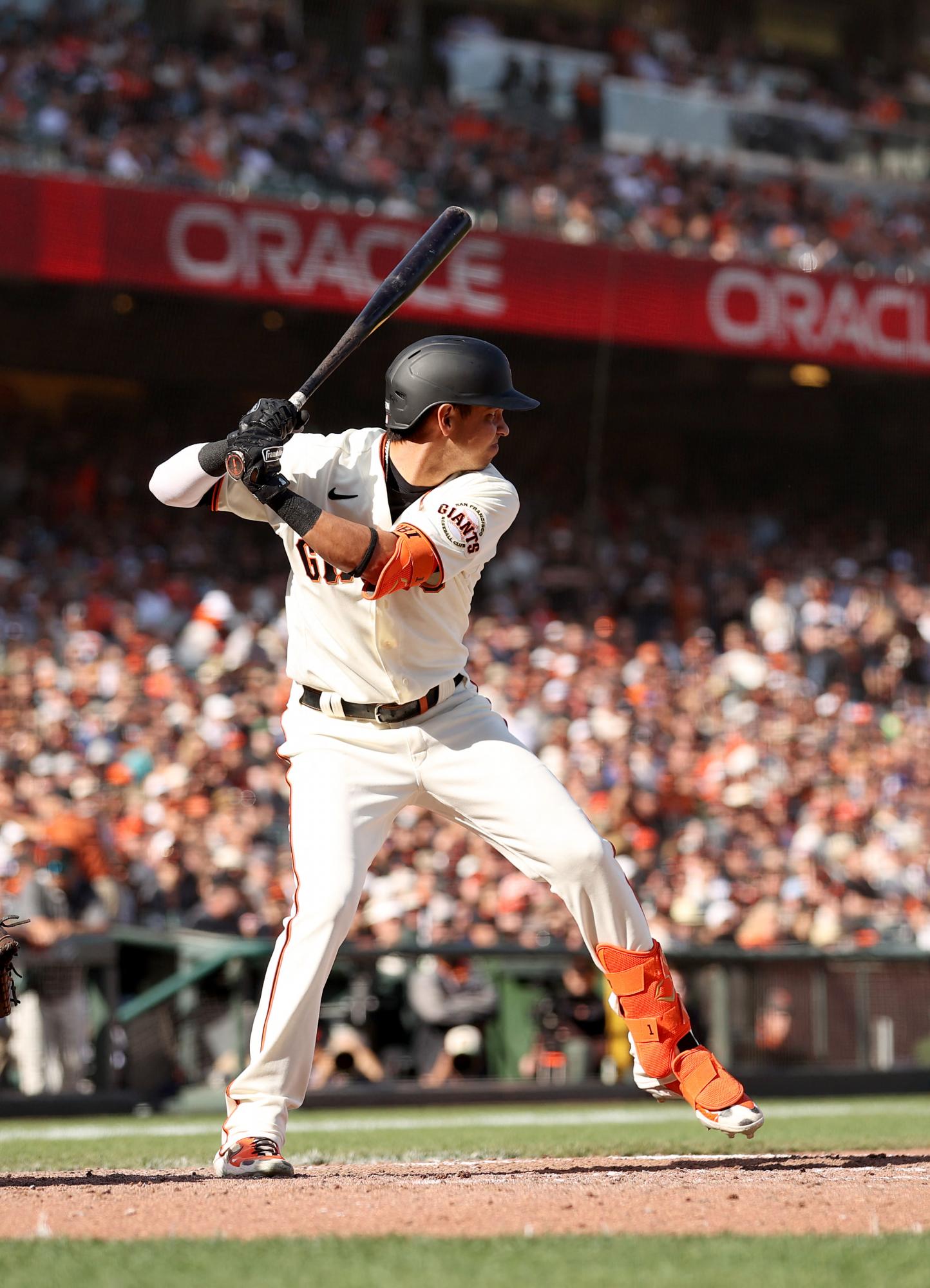 Mauricio Dubón brilla con los Gigantes: anota carrera, impulsa otra y realiza doble en triunfo ante Marlins en la MLB