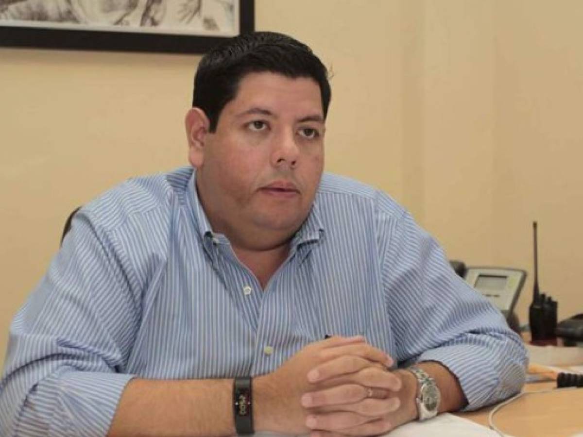 ENCUESTA: Tras la orden de captura de la CSJ ¿Qué decisión debe tomar Julio Gutiérrez?