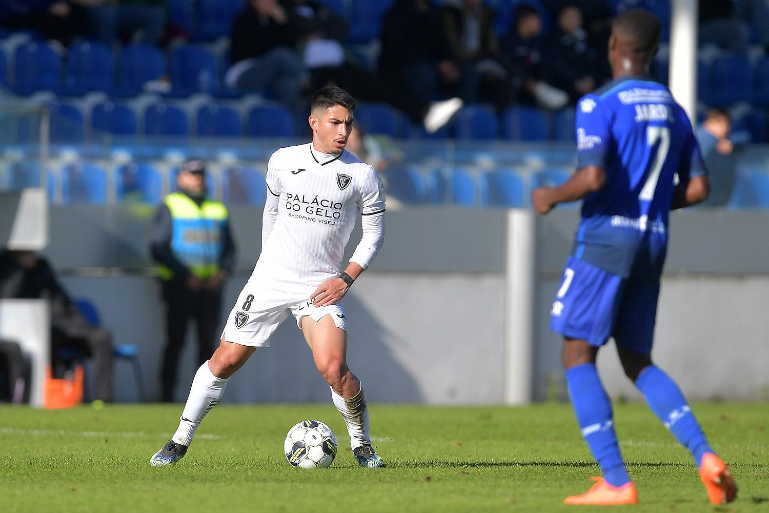 Jonathan Rubio Toro es titular con la Académico de Viseu.