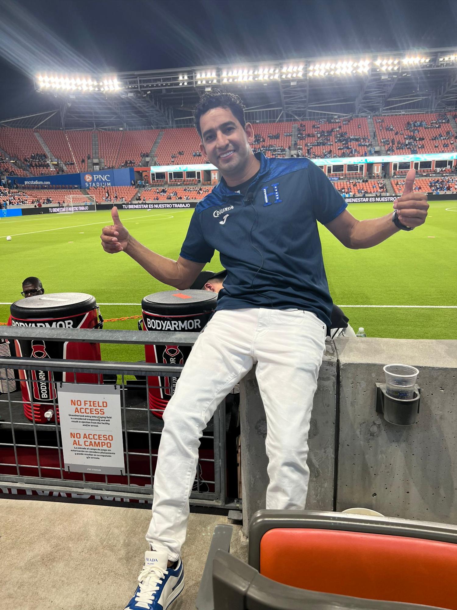 Wilson Patepluma, el Youtuber hondureño que dice presente en el estadio de Houston para apoyar a la H.