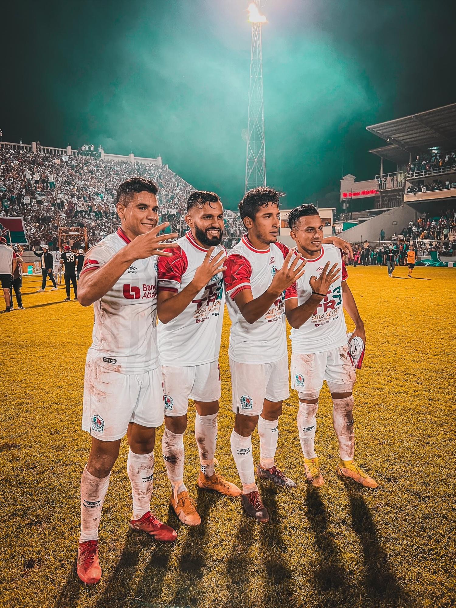 Con Pedro Troglio, los amigos desde la cantera, que son: Carlos Pineda, Jorge Álvarez, José Mario Pinto y Edwin Rodríguez, lograron un tetracampeonato.