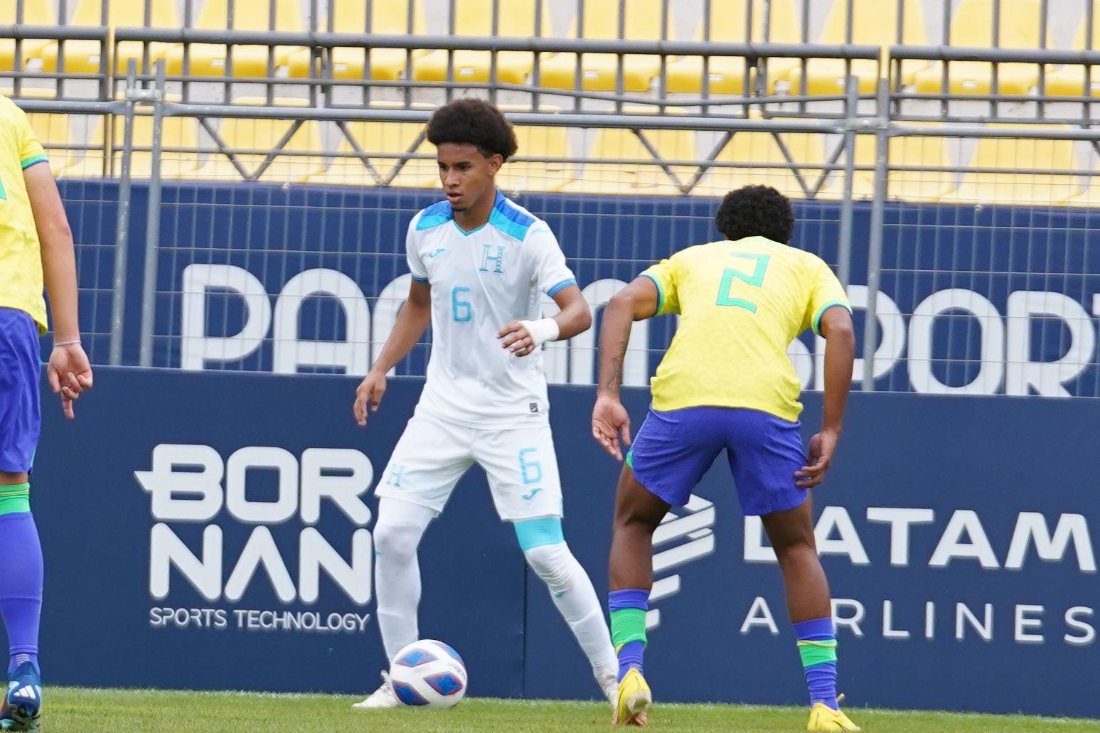 Honduras se fue al descanso ante Brasil empatando sin goles.