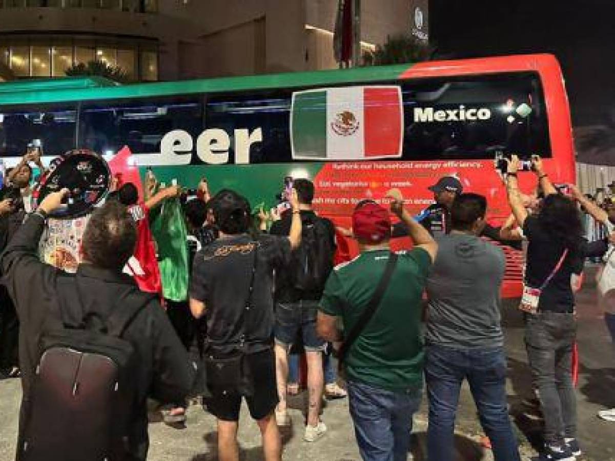 Flores, serenatas y bebida catarí: Así se recibieron a la selección de México tras aterrizar en territorio mundialista de Qatar
