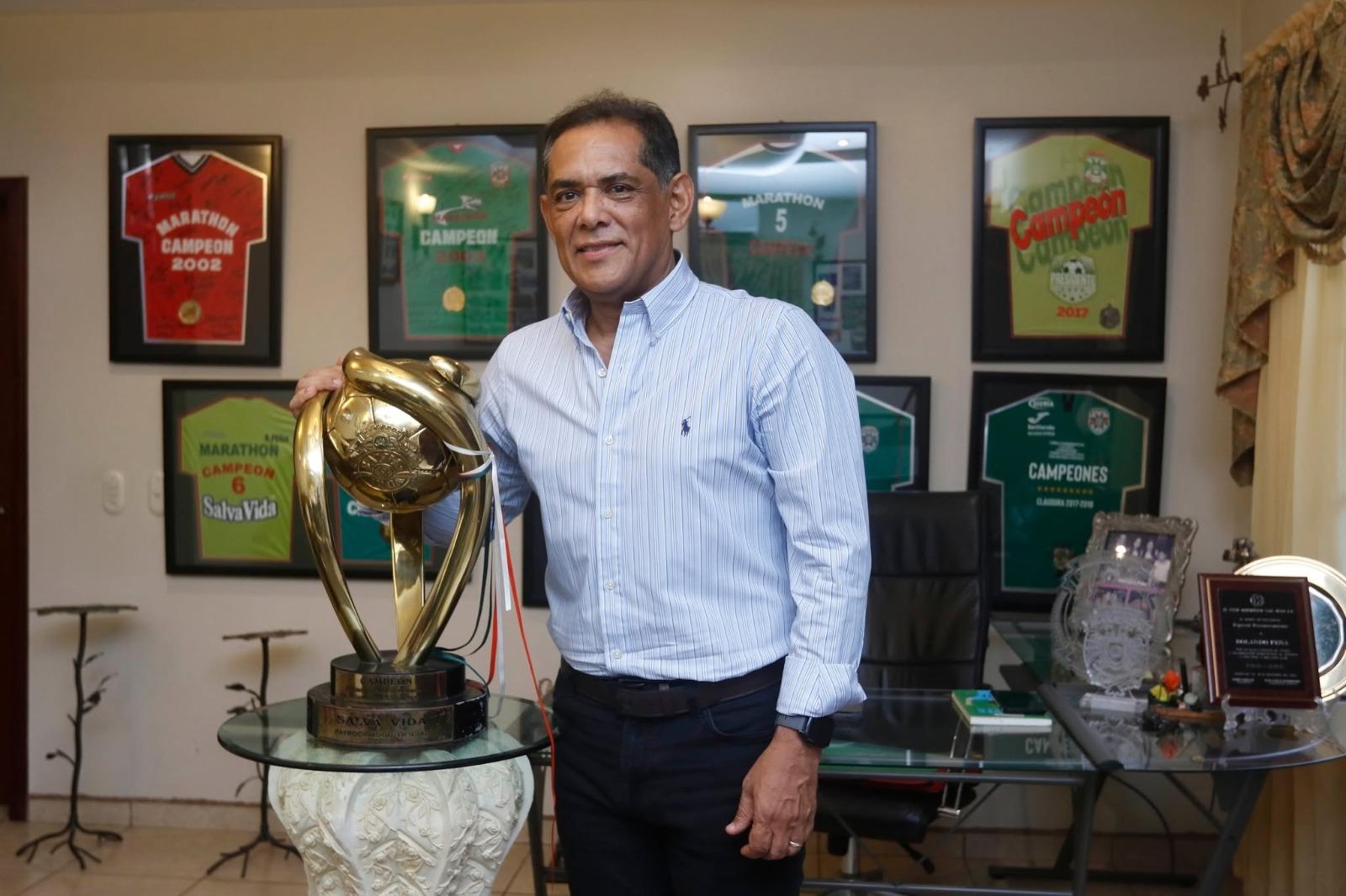 Peña ha recibido muchas críticas durante su gestión en el club, pero ama al Marathón. FOTOS: Neptalí Romero / DIEZ.HN.