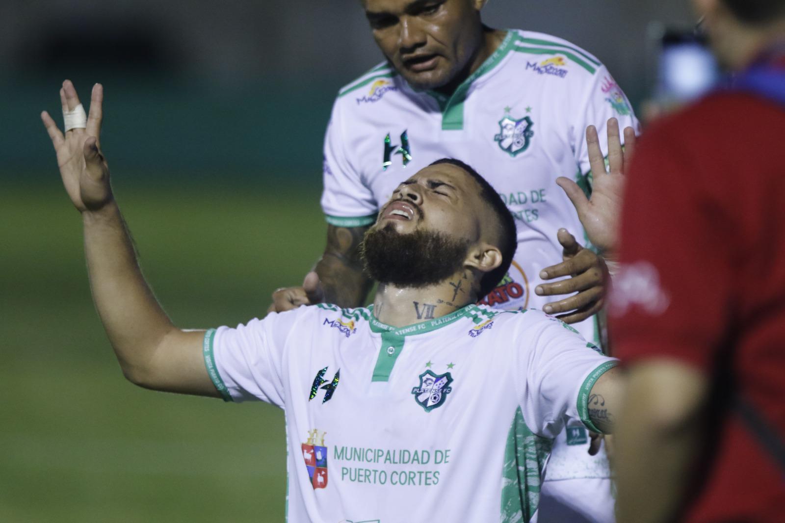 El colombiano Carlos Agudelo anotó el segundo gol para Platense, que al primer cuarto de hora vencía 2-0 al Choloma. FOTO: Neptalí Romero
