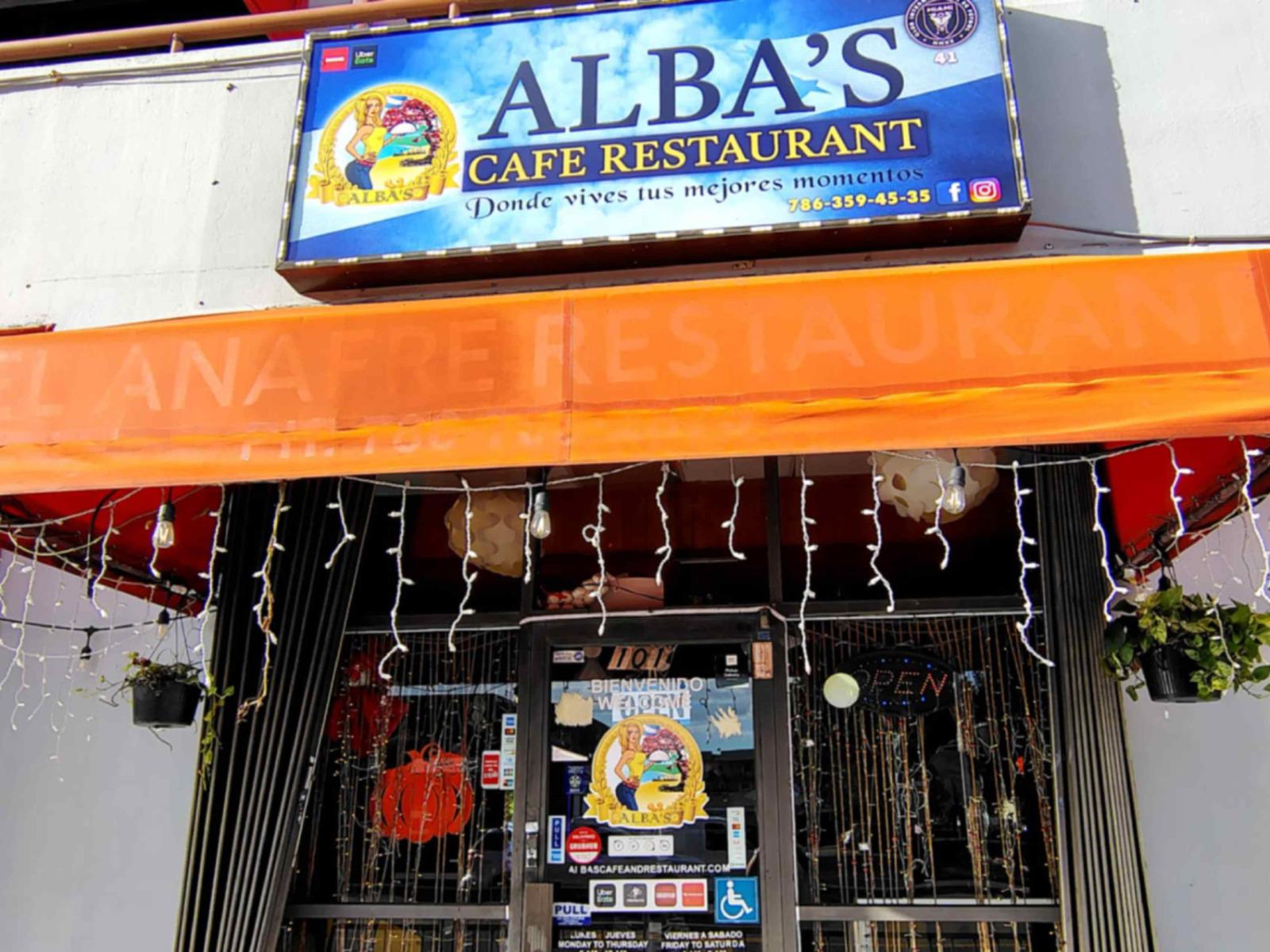 ‘Alba’s Cafe &amp; Restaurant’ es el nombre del restaurante de la madre de David Ruiz. Se ubica en la 2901 sw 8 st Miami fl 33135.