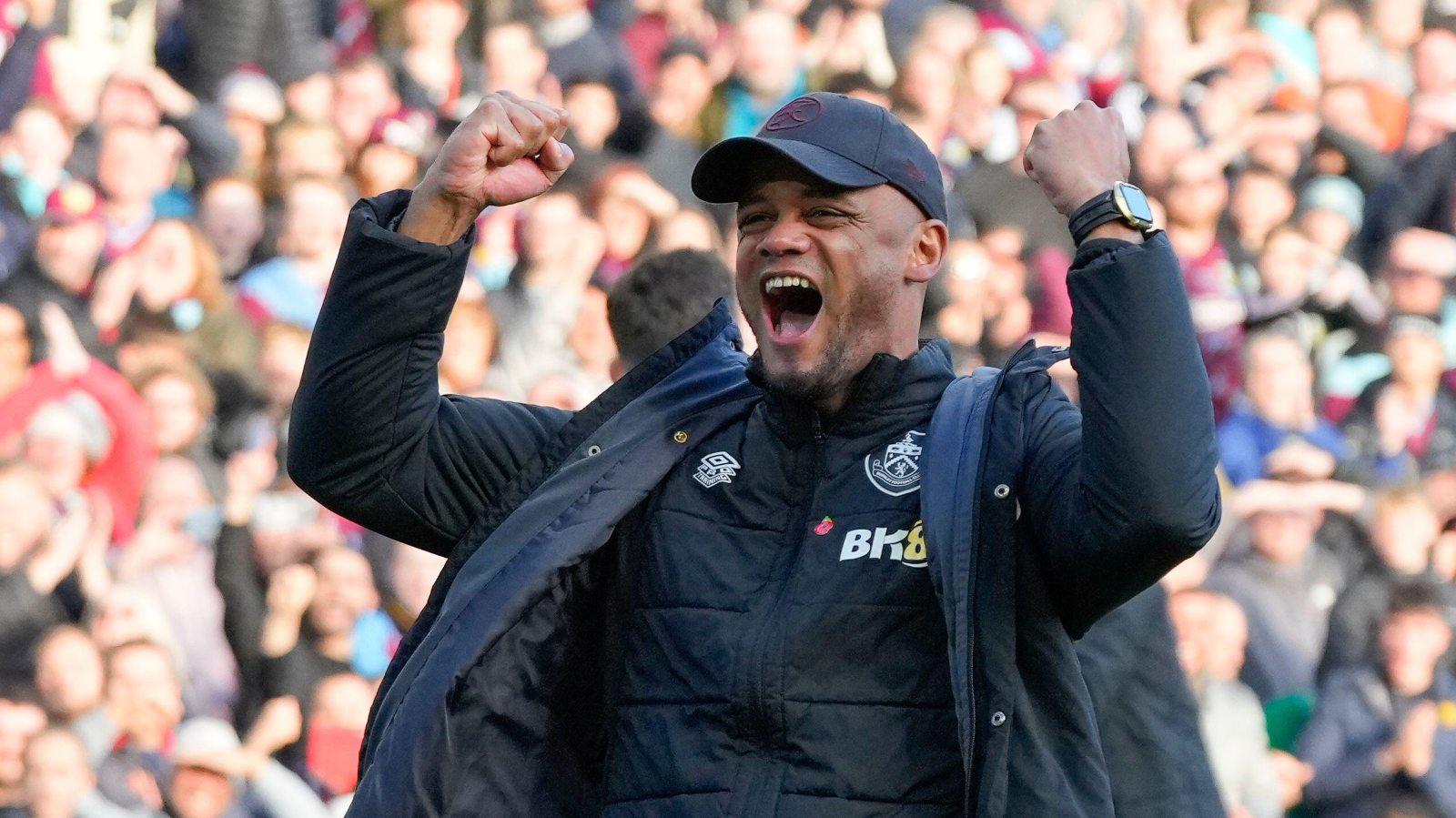 El Burnley de Kompany marcha como líder de la Championship y acaricia el ascenso.
