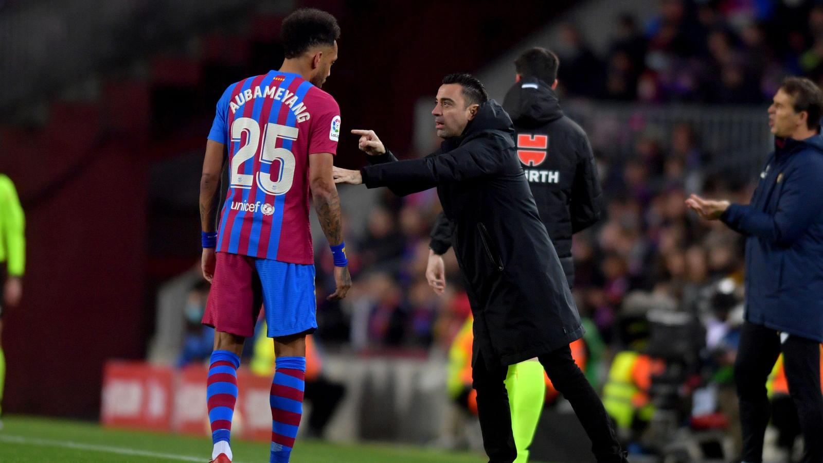 Aubameyang le hizo saber a Xavi que está disponible para regresar al Barcelona.