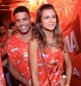 El ex delantero Ronaldo terminó la relación de dos años y medio con su novia la DJ Paula Morais,.