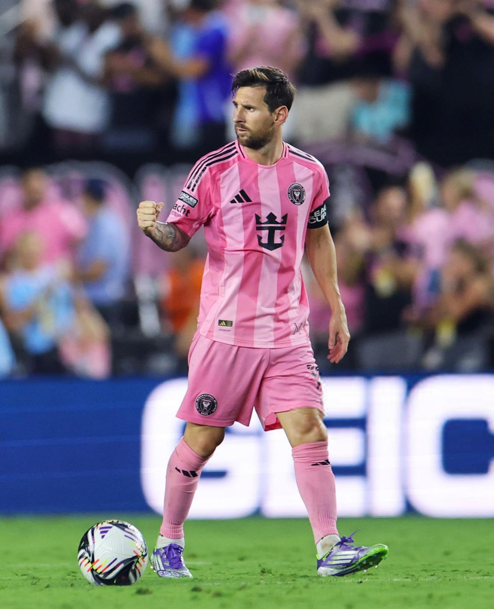 Messi marcó doblete y asoma a Cristiano Ronaldo: así está la tabla de máximos goleadores de la historia