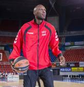 Lamar Odom estará dos meses de baja debido a la radiculisis lumabar que padece.