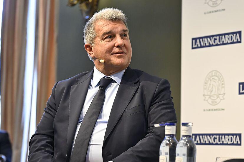 Joan Laporta in a colloquium at the Círculo Ecuestre de Barcelona talking about the situation of the club.