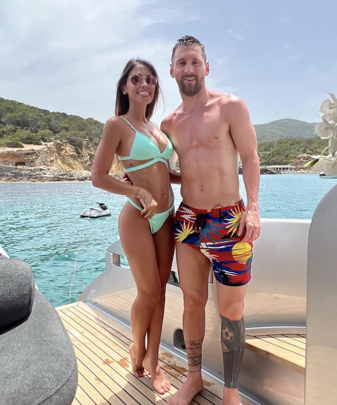 Antonela Roccuzzo deslumbra: Así son las vacaciones de Lionel Messi en Ibiza; Esta famosa pareja los acompañó