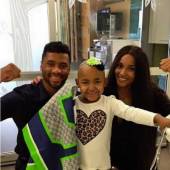 Russell Wilson y su novia visitaron a Ailynn y le cumplieron un sueño. Lastimosamente ella falleció menos de 24 horas después.