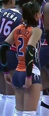 Las distracciones más candentes de la voleibolista dominicana Winifer Fernández en pleno partido