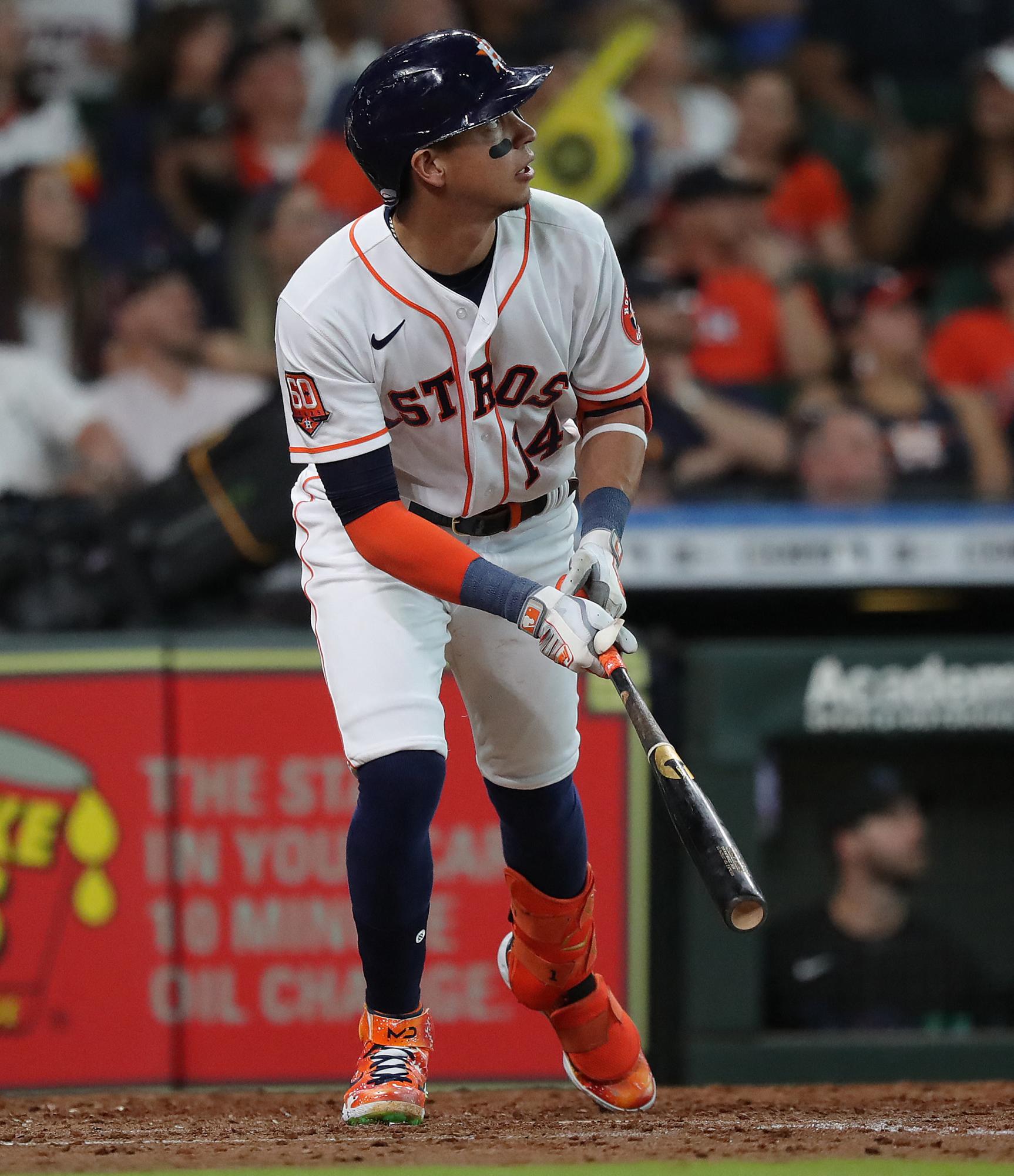 Mauricio Dubón reaparece como jardinero y concreta un doble en la derrota de Astros frente a Marlins