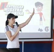 La nutricionista Lourdes Mayol, capacitó a los jóvenes e impartió consejos de hidratación y nutrición.