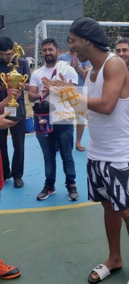 Ronaldinho: Visita inesperada, primer partido en la prisión el 'Cuadrilátero' y queda campeón