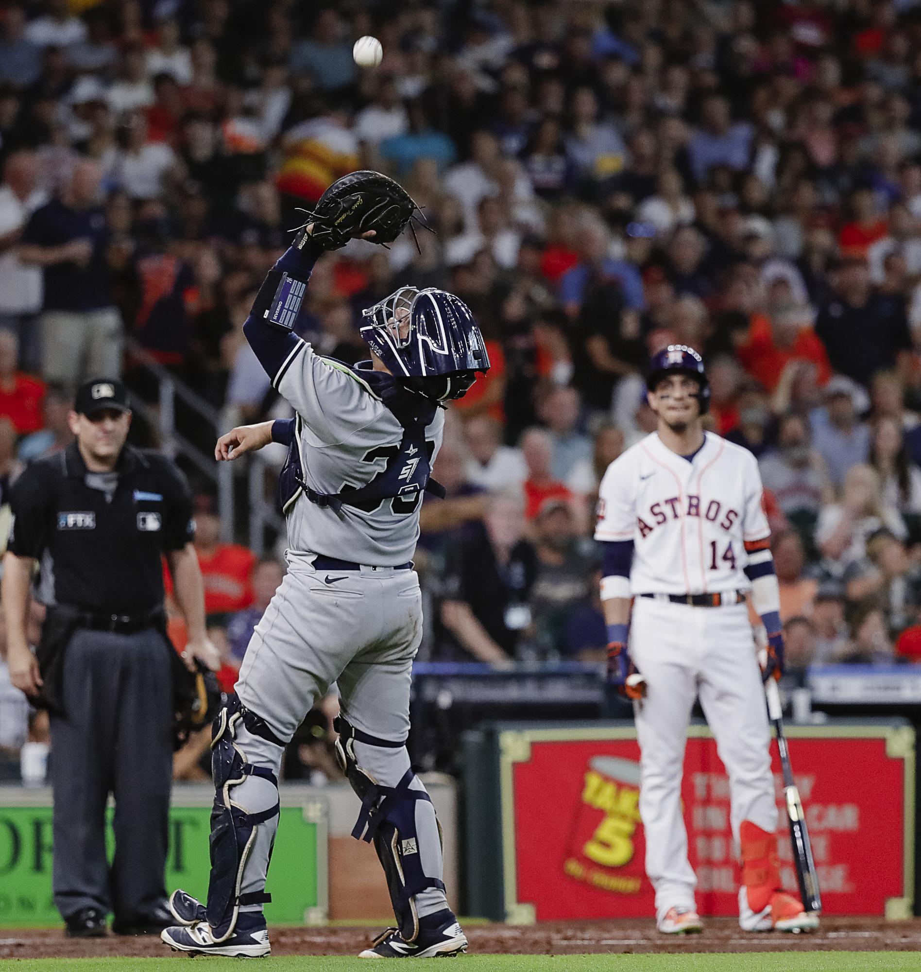 Mauricio Dubón sumó ante Angels su tercer juego sin hit con los Astros.