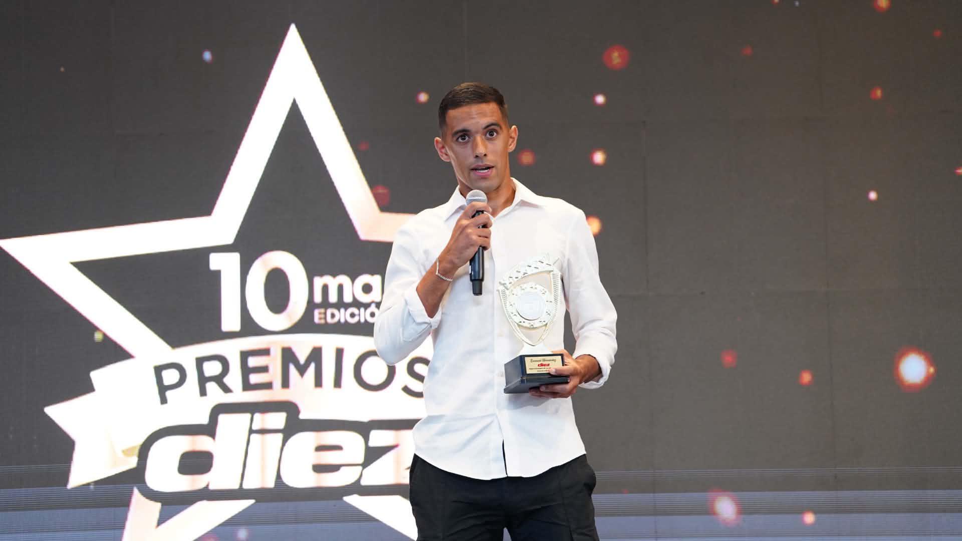 Emmanuel Hernández, zaguero uruguayo del Olimpia.