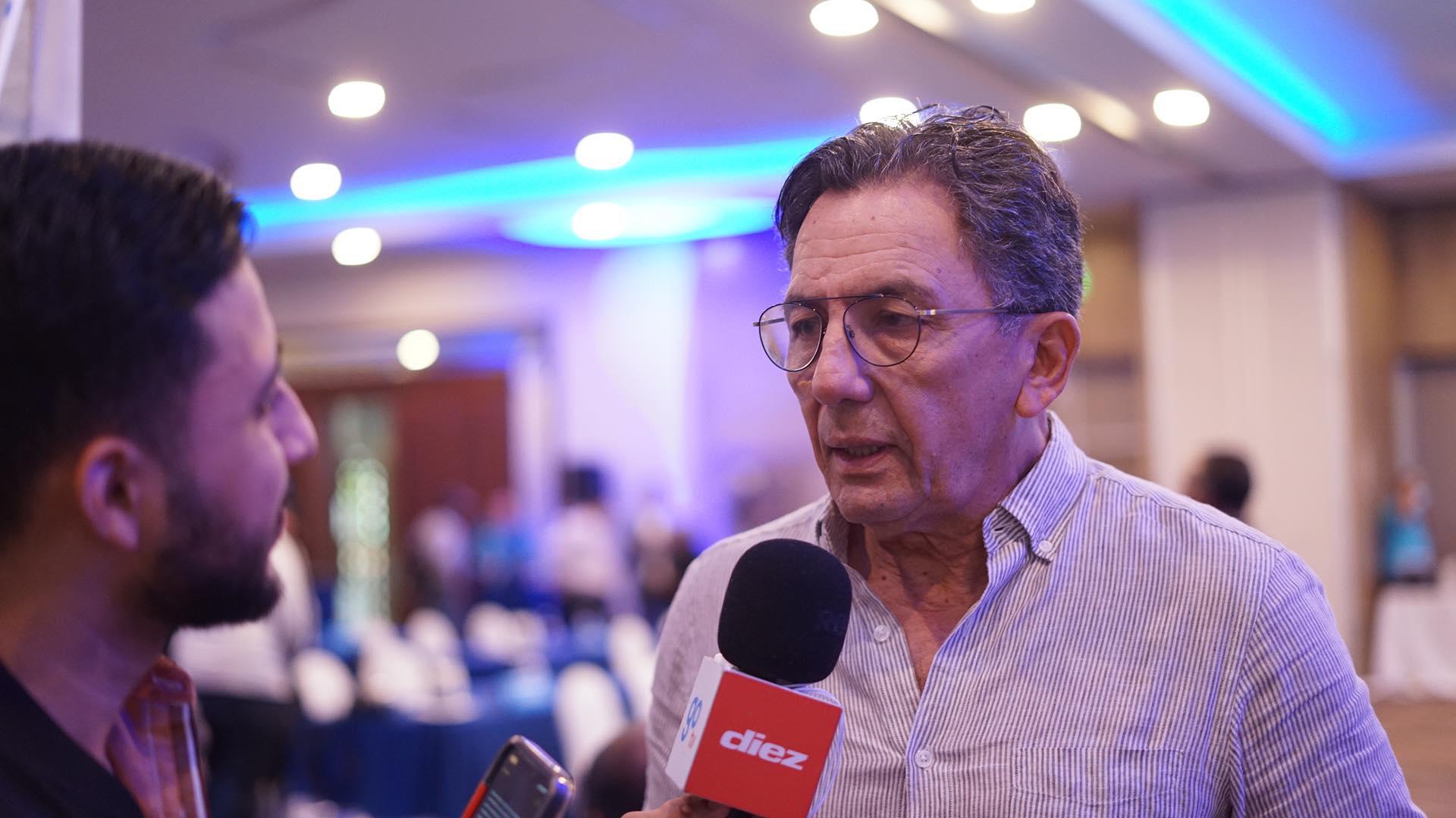 Salomón Nazar en entrevista con el periodista de DIEZ, Omar Gutiérrez. FOTO: Mauricio Ayala