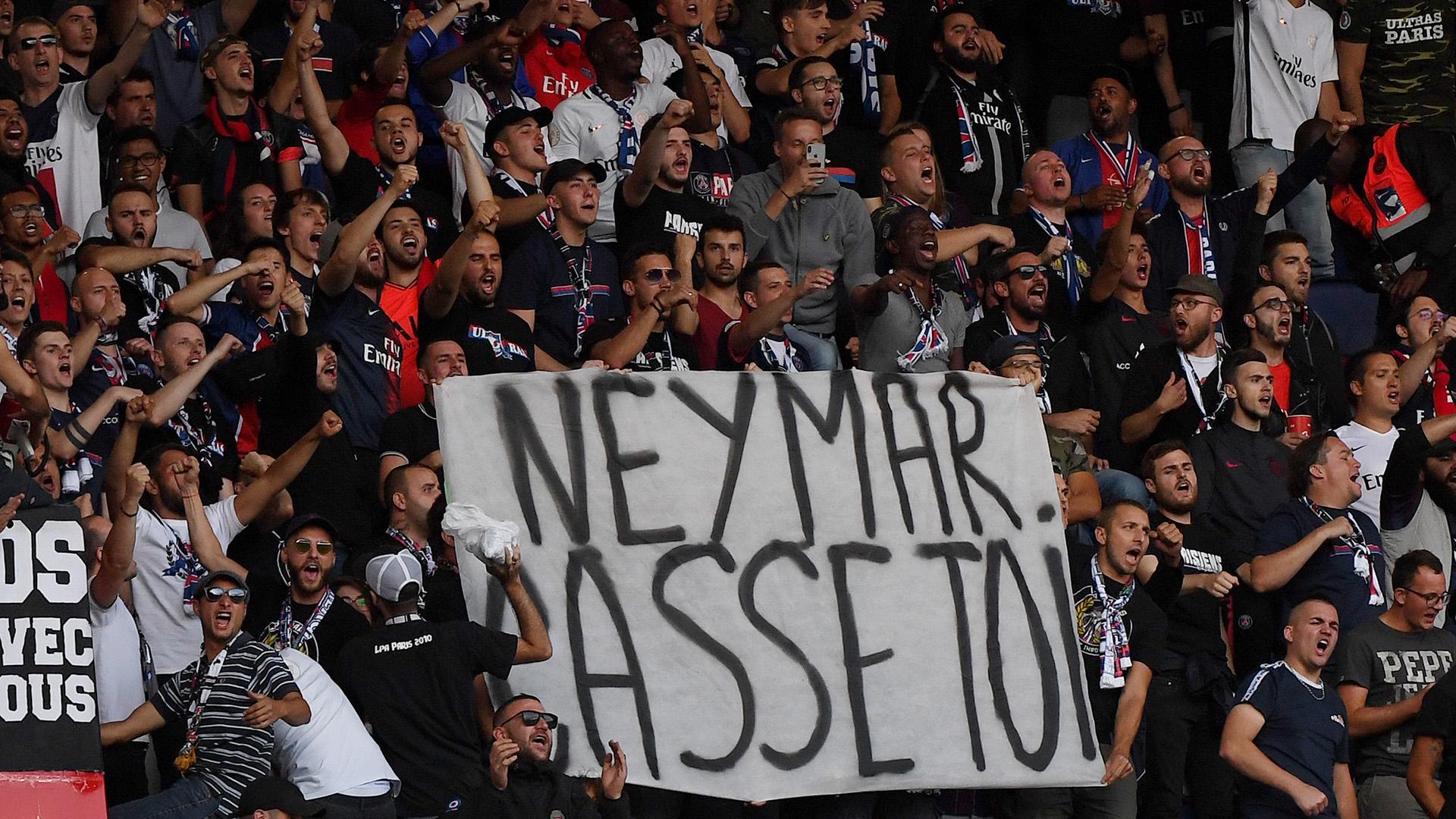 La afición del PSG explotó contra Neymar en los últimos años del jugador en el club.