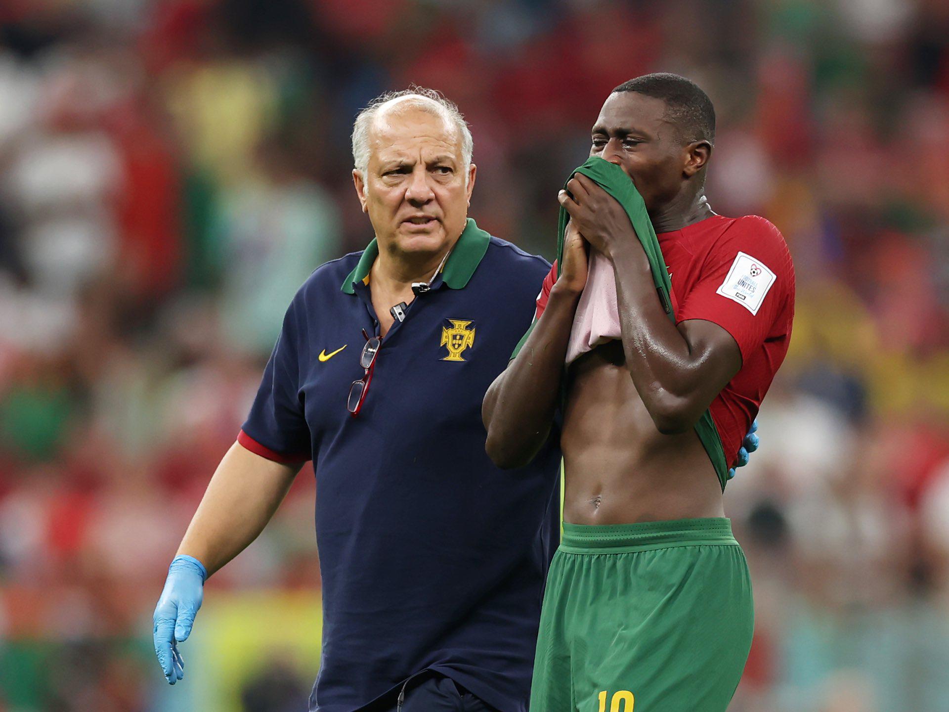 Nuno Mendes se tiene que despedirse del Mundial por sufrir molestias musculares.