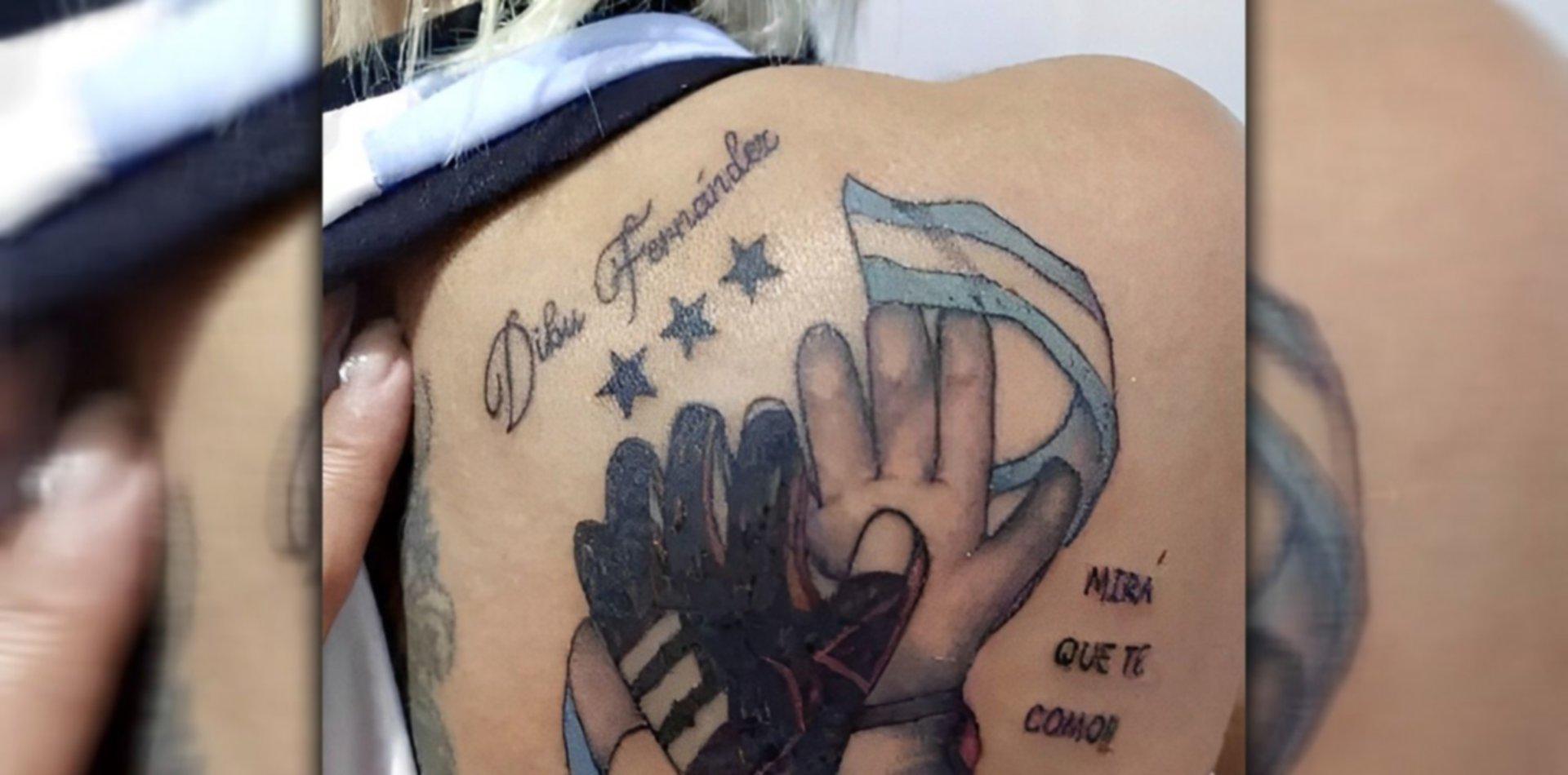 Aficionada argentina se había tatuado mal el apellido del ‘Dibu’ Martínez.