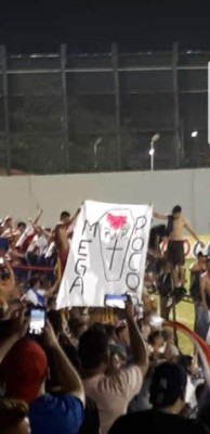 En fotos: Así fue el relajo que armaron las barras del Real España y Olimpia